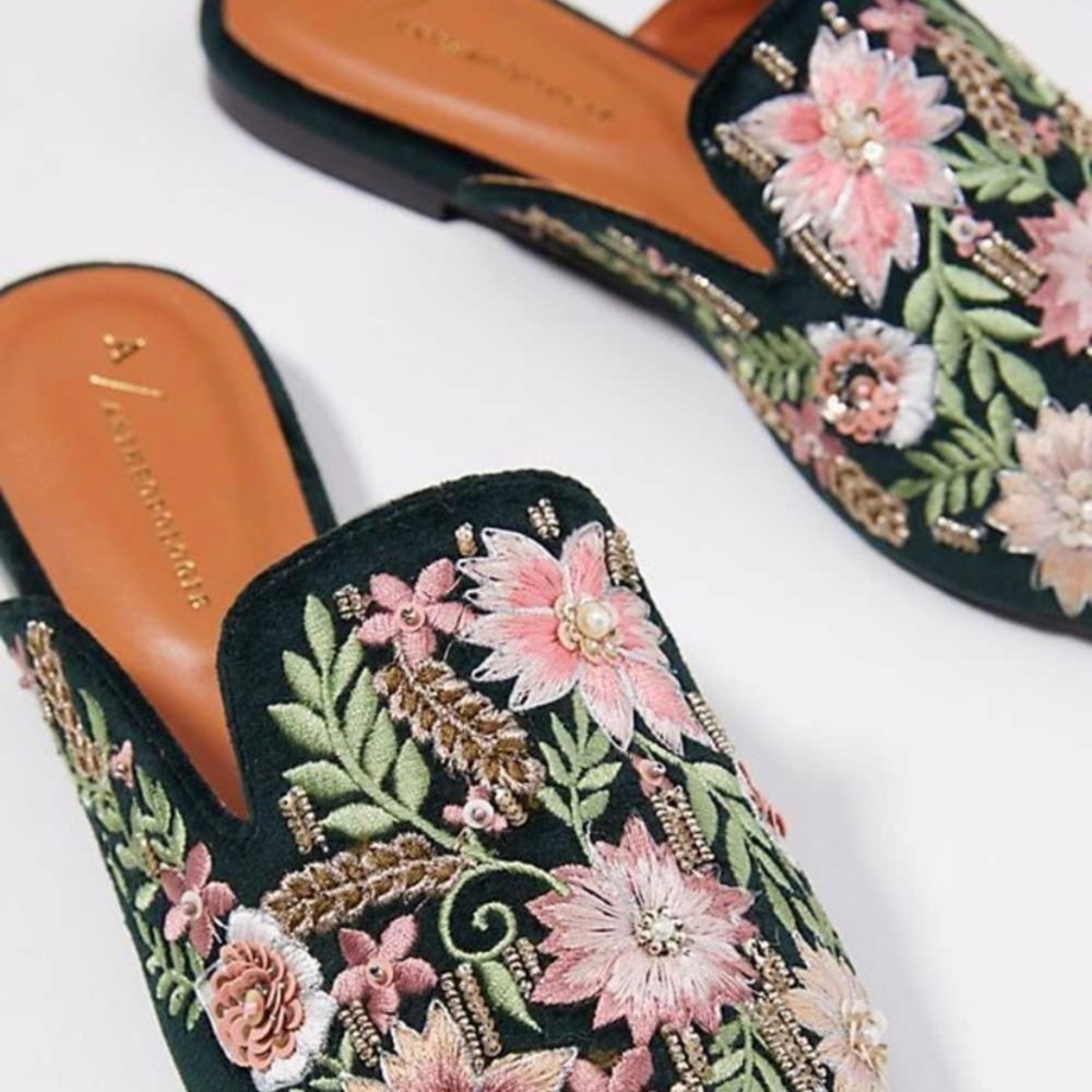 Anthropologie Black Embroidered Floral Velvet Beaded Accent Mules Sz 11 W - Picture 5 of 15
